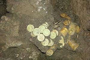 Padmanabhaswamy temple gold coins with sand
