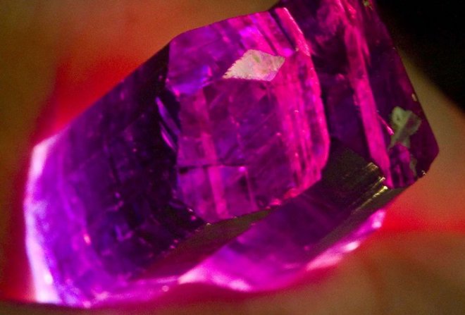 https://assets.roar.media/Bangla/2017/05/A-stunning-unusually-elongated-vertical-tanzanite-crystal-showingd.jpg