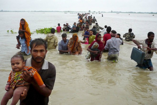 https://assets.roar.media/Bangla/2017/08/climaterefugees1_news_featured.jpg