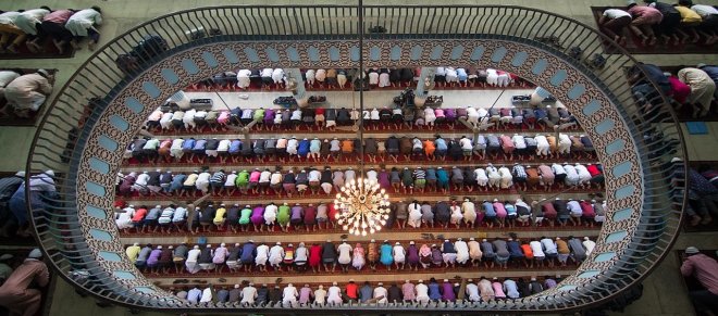 https://assets.roar.media/Bangla/2017/12/1280px-Friday_Prayer_at_Baitul_Mukarram_Mosque_03.jpg