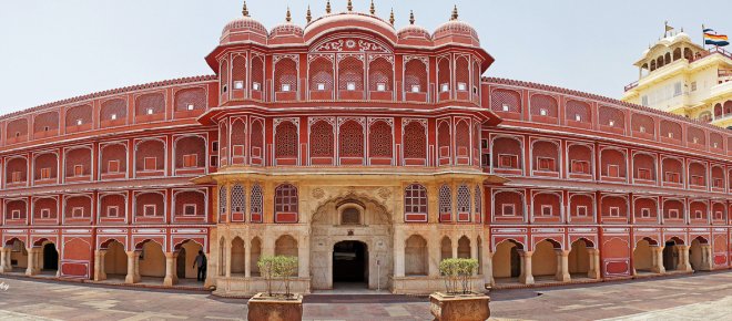 https://assets.roar.media/Hindi/2017/04/30-Days-30-Plans-in-Rajasthan-City-Palace-Jaipur.jpg