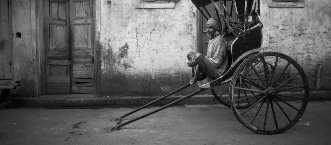 https://assets.roar.media/Hindi/2017/06/Hand-Pulled-Rickshaw-Of-Kolkata-Feature.jpg