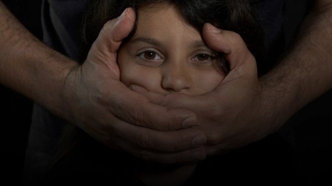 https://assets.roar.media/Hindi/2017/08/Child-abuse-in-India-thumbnail-Web.jpg