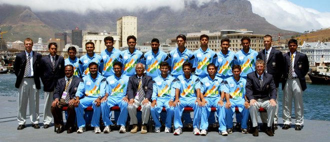 https://assets.roar.media/Hindi/2017/08/Indias-2003-World-Cup-squad-in-Cape-Town.jpg