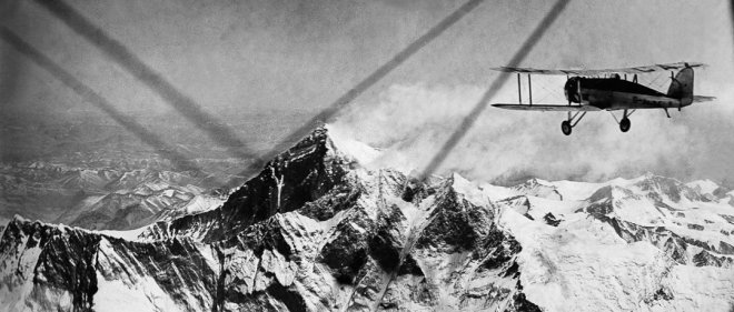 https://assets.roar.media/Hindi/2018/03/Douglas-Hamilton-fly-over-the-Mount-Everest.jpg