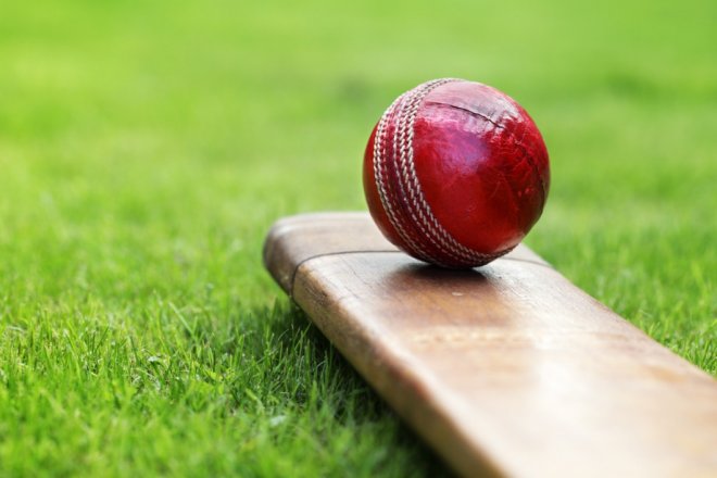 https://assets.roar.media/Sinhala/2017/05/cricket-ball-bat.jpg