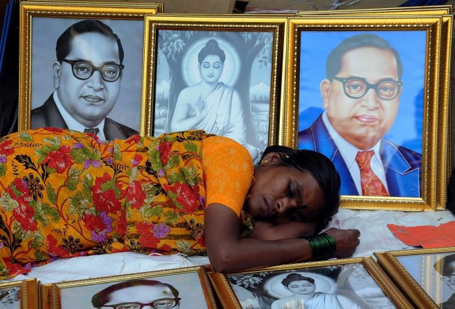 https://assets.roar.media/Tamil/2017/08/woman-sleeps-among-ambedkar-picture.jpg