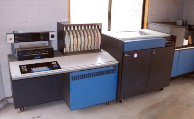 The IBM 1130 system, similar to the one at Peradeniya. Image courtesy ed-thelen.org