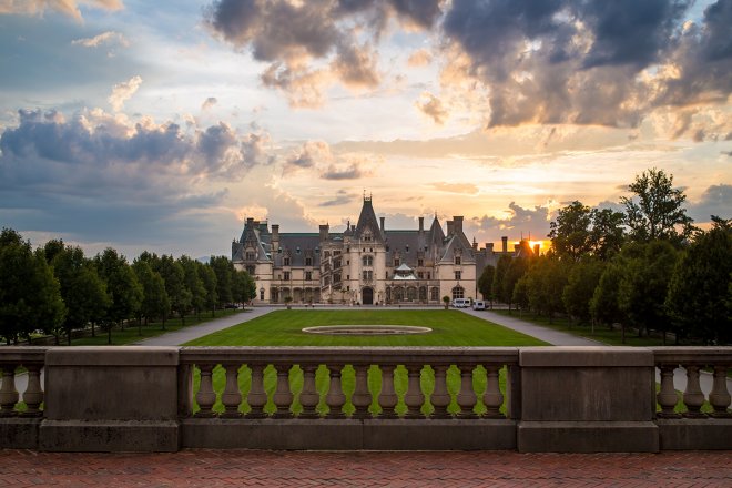 https://assets.roar.media/assets/2yyukfQg4yGMFDh3_biltmore_estate_storyimage_e32216df-ecbb-4696-9d8c-71211f6d8a0f.jpg