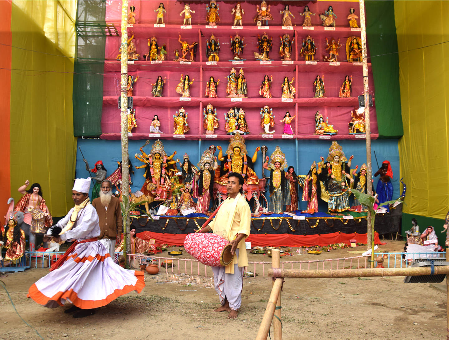 কাছাড়-বরাক উপত্যকার ঐতিহ্যবাহী অনুষ্ঠান 'নৌকাপুজা'-য় ওঝার নৃত্য । ছবিঃ নিজস্ব সংগ্রহ থেকে।