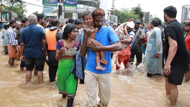 https://assets.roar.media/assets/9pQZ8ZTqfnCW8g4v_Kerala_Flood.jpg