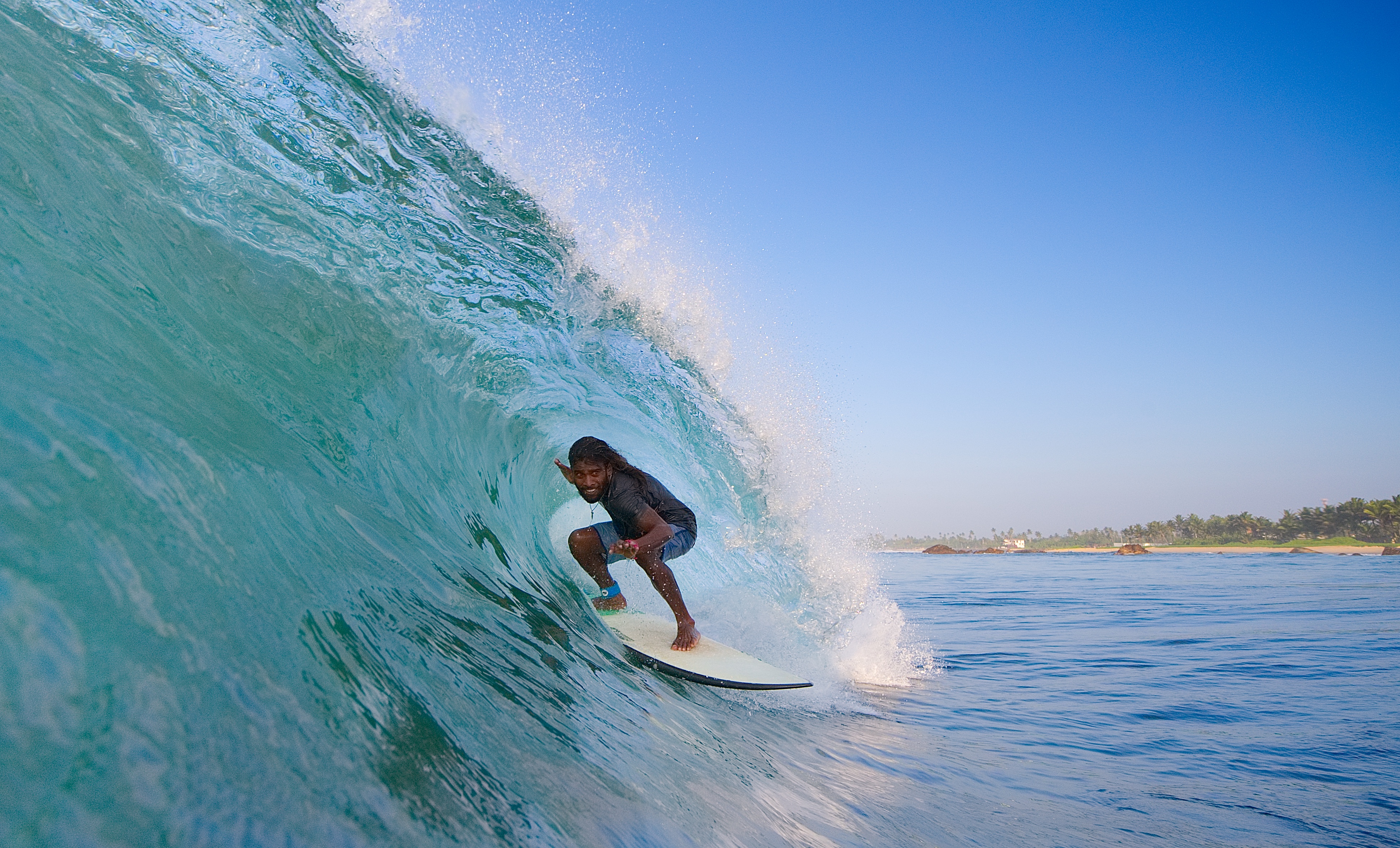Surf шри ланка. Хиккадува сёрфинг. Шри Ланка серф. Велигама серфинг. Серф Хиккадува Шри Ланка.