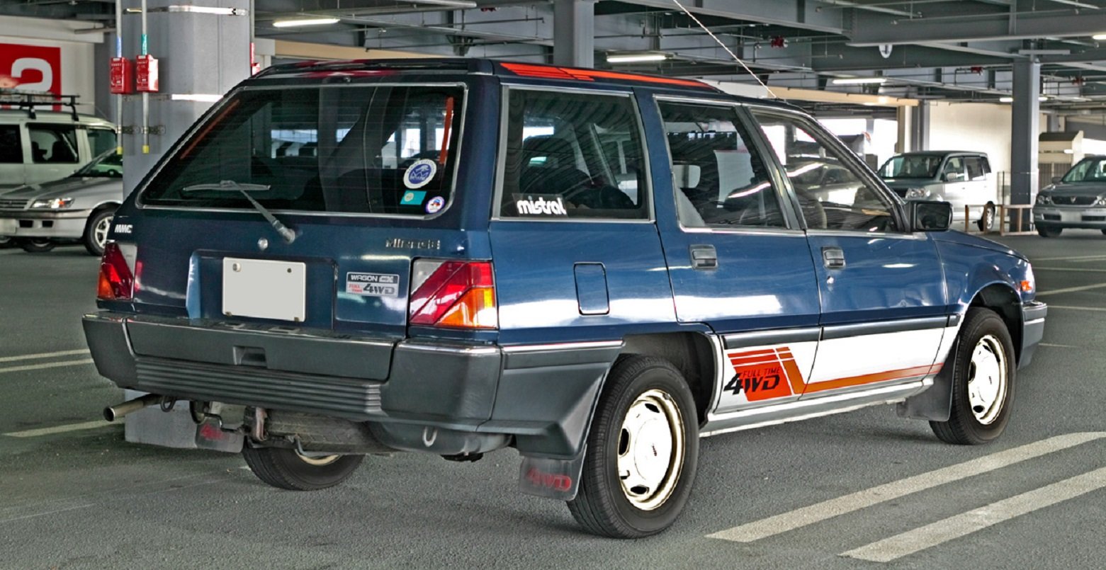 4 вд универсал. Mitsubishi Mirage 1990 универсал. Митсубиси Лансер вагон 1990. Mitsubishi Wagon 1990. Mitsubishi Mirage 1985 универсал.