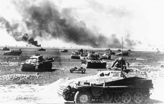 https://assets.roar.media/assets/HHU741yGJxwAdcCN_tanks-German-attack-part-Soviet-Union-Operation-July-21-1941.jpg