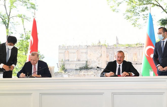 https://assets.roar.media/assets/JqJR3gymWdfZ2lJW_Aliyev_and_Erdogan_signed_Shusha_Declaration_on_allied_relations_1.jpg