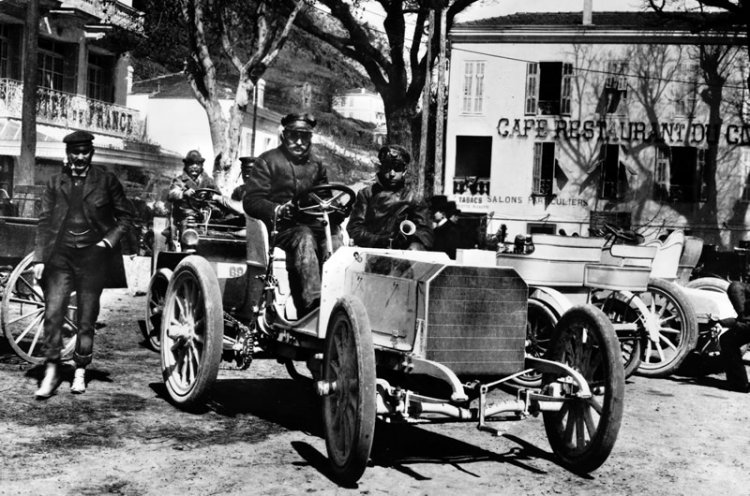 mercedes-35-hp-at Nice 1901