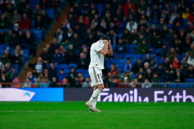 https://assets.roar.media/assets/TgP4X2cDVmg1KsCP_lucas-vazquez-of-real-madrid-cf-reacts-as-he-leaves-the-pitch-after-picture-id1090539916.jpg