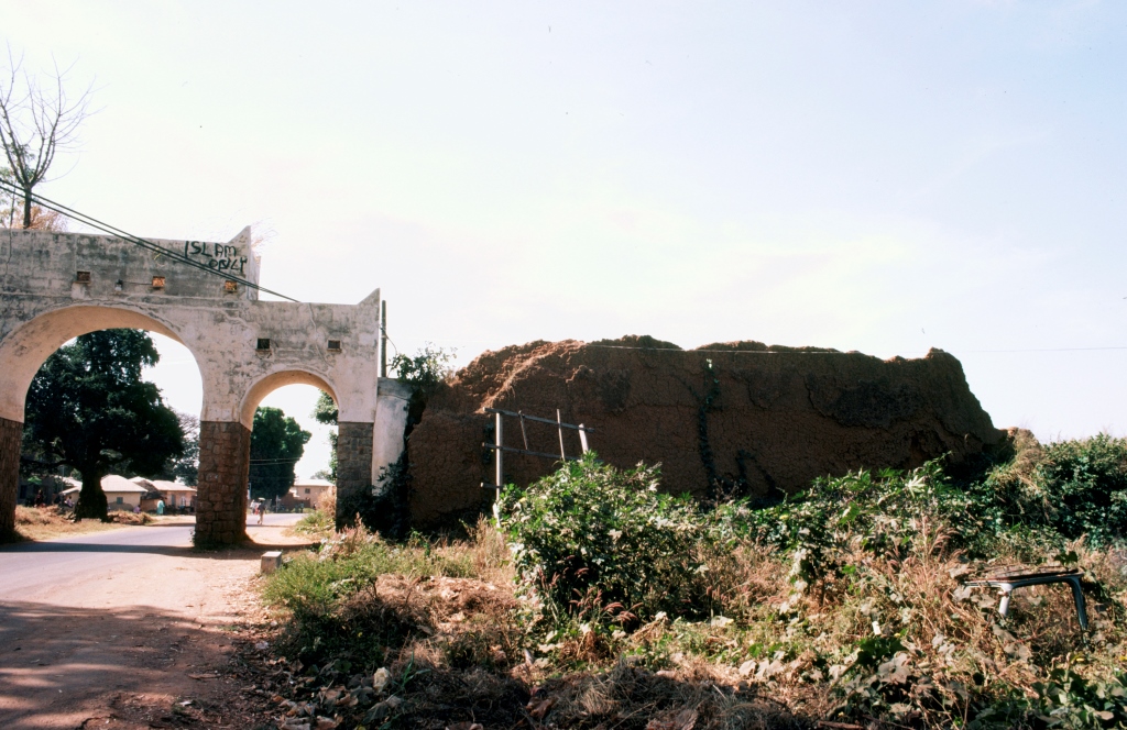 রাজ্যের নিরাপত্তায় নির্মিত দেয়ালগুলো পরিচিত ‘আমিনার দেয়াল’ নামে; Image Source: dome.mit.edu