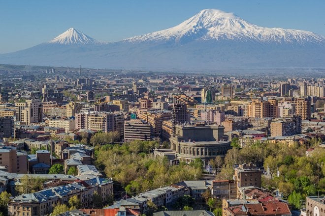 https://assets.roar.media/assets/XV2cJUUETepbGiNF_1200px-Mount_Ararat_and_the_Yerevan_skyline.jpg