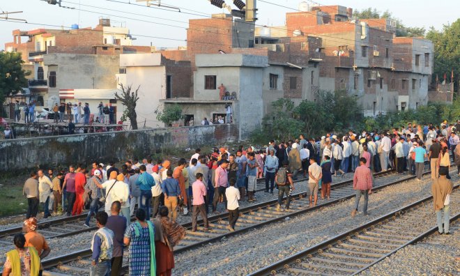 https://assets.roar.media/assets/XxM9OD754axHAgfk_Amritsar-rail-disaster-1600x960.jpg