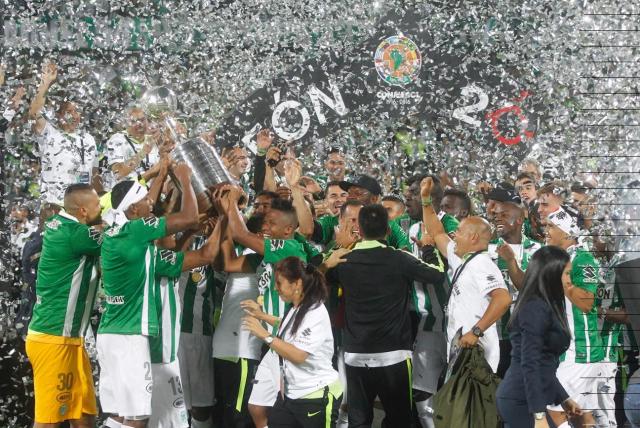 වසර 27 කට පසුව Copa Libertadores ශූරතාවය 2016 දී Atletico Nacional විසින් ජයග්‍රහණය කිරීමෙන් අනතුරුව  Image - www.eltiempo.com