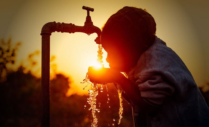 https://assets.roar.media/assets/KrvZHhTlcCtCvWEa_Bolivia-Water War.jpg