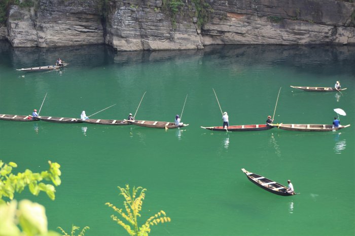 à¦¡à¦¾à¦‰à¦•à¦¿ à¦¨à¦¦à§€à¦¤à§‡ à¦¸à§à¦¥à¦¾à¦¨à§€à§Ÿ à¦œà§‡à¦²à§‡à¦°à¦¾