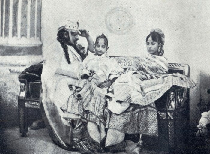 Wajid Ali Shah With His Family. (Pic: )