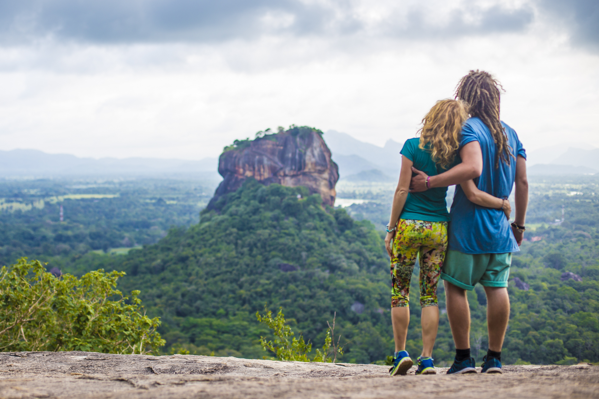 Шри ланка туризм. Sri Lanka Travel. Sri Lanka Tourism. Шри Ланка природа любовь. Влюбленная пара Шри Ланке.