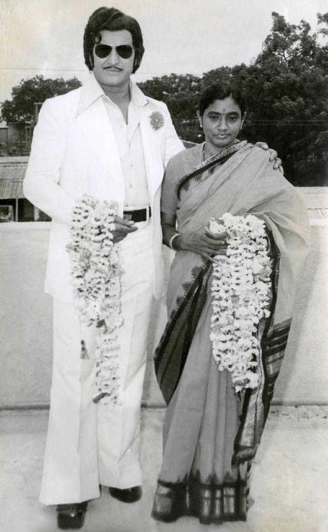 পত্নী বাসভা তাড়কামের সাথে এনটিআর; Image Source : wikibio.in