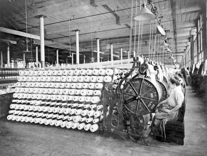 https://assets.roar.media/assets/uK5JkKePHdZOt7mh_Women-working-machines-American-Woolen-Company-Boston-1912.jpg
