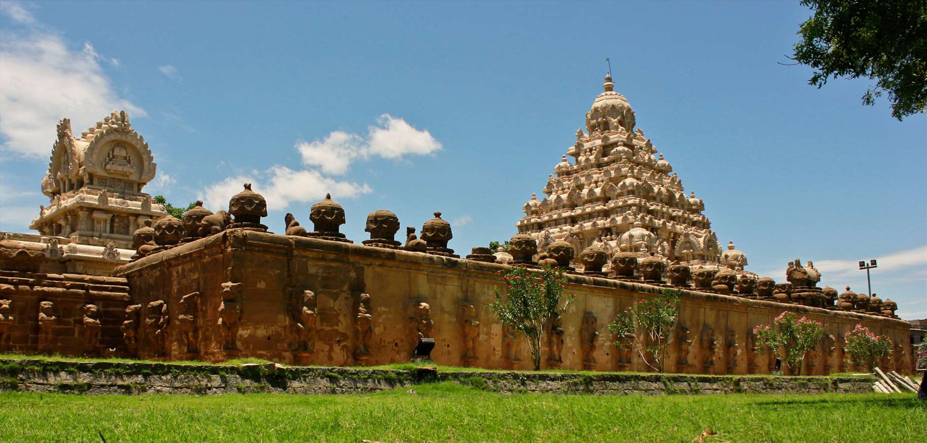 https://assets.roar.media/Tamil/2017/09/Kanchi-Kailasanathar-Temple-in-Kanchipuram-8.jpg