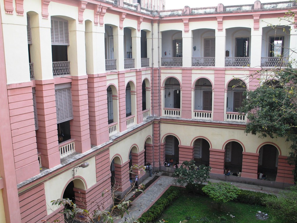 উপন্যাসের অধিকাংশ চরিত্র ছিল প্রেসিডেন্সি কলেজের (পূর্বের হিন্দু কলেজ)  ছাত্র। Image source: flickr.com